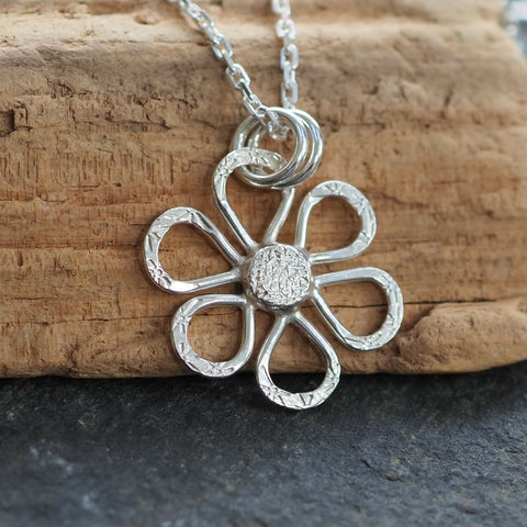 Silver Daisy Pendant Necklace