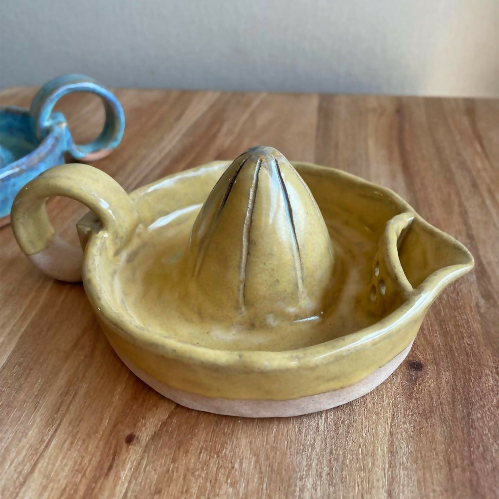 Handmade Citrus Juicer - Citron yellow