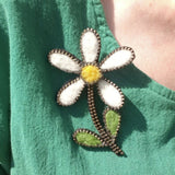 daisy brooch 1024 x 1024