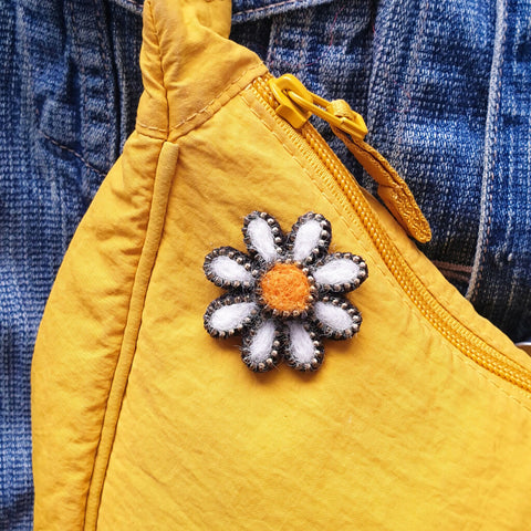Daisy booch 2 on bag 1024 x 1024